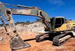 Escavadeira JCB JS220 Ano 2020 – Ótimo Estado – Nobres/MT