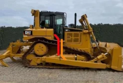 Trator de Esteiras Caterpillar D6T Ano 2010 - 7.000h Originais, com Ripper e Cabine Fechada