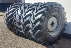 Jogo de Pneus Radiais Pirelli Semi Novos para Trator Massey Ferguson - Arapongas/PR
