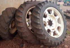 Kit de Rodas com Pneus Agrícolas 12.4x24 e 15.5x38 - Usado