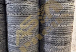 Carcaças e Pneus 295/80 e 275/80 R22.5 para Recapagem