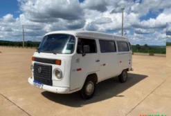 Kombi Volkswagen 1.4 2013 – Utilitário Versátil em Santo Antônio do Amparo/MG