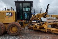 Motoniveladora Caterpillar 140GC Ano 2023 - Único Dono, 2.950h, Escarificador Traseiro - Mutunópolis/GO