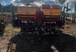 Plantadeira Jumil 2980 PV a Vácuo 8 Linhas – Usada – Americano do Brasil/GO