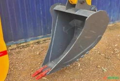 Concha Trapezoidal para Retroescavadeira – Modelo Padrão e Sob Medida
