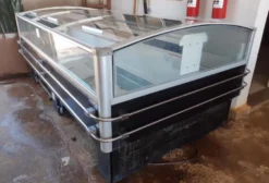Ilha Expositora Refrigerada para Frios e Congelados – 2 Compartimentos – 800L