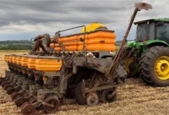 Plantadeira Valtra Hitech 1508 PB 15 Linhas a Vácuo – 2011