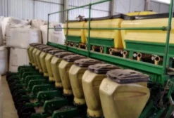 Plantadeira John Deere 1111 Usada com Tanque Inoculador de 400L - Cassilândia/MS