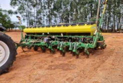 Plantadeira John Deere 15 Linhas Ano 2010 à Venda em Chapadão do Sul - MS
