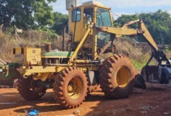 Carregadeira de Cana John Deere 6100 Motocana 2001 com Manual - Usada em Cândido Mota/SP