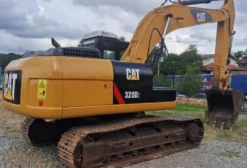 Escavadeira Caterpillar 320D2 Ano 2013 - 9.769h - 21t - Motor C7.1 150HP
