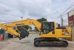 Escavadeira Hidráulica Komatsu PC200 Ano 2011 - Pronta para Trabalhar - São Paulo/SP