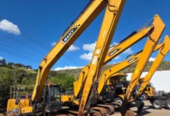 Escavadeira Sany SY215C Long Reach 2023 - 2.300h - Único Dono - Motor Zero