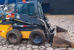 Mini Carregadeira New Holland L320 2022 - 4.200 Horas - Cabine Fechada com Ar Condicionado