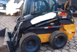 Mini Carregadeira New Holland L320 Ano 2022 com Ar Condicionado - 4.278 Horas