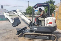 Mini Escavadeira Bobcat E42 Ano 2011 - Peso 4.200kg - Mecânica OK - São Paulo/SP