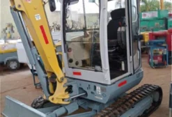 Mini Escavadeira Wacker Neuson EZ36 2016 – Compacta e Produtiva para Obras Urbanas