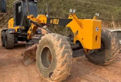 Motoniveladora XCMG GR180 II Ano 2015 com Cabine Fechada e Ar Condicionado