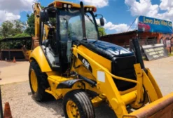 Escavadeira Caterpillar 416 4x2 Ano 2013 Usada