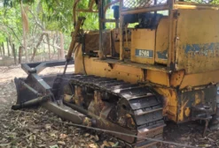 Trator de Esteira Komatsu D50 com Grade de Controle Remoto - Usado - Goiânia/GO