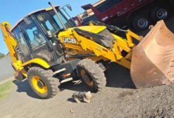 Retroescavadeira JCB 3CX Ano 2021 - 5.641 Horas - R$ 310.000 à Vista em Luziânia/GO