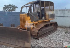 Trator de Esteira Komatsu D41-E 2005 com Lâmina - 10.000h - Cuiabá/MT