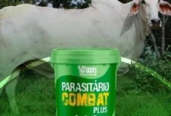 Combat Plus Parasitário 8kg – Controle de Carrapatos, Moscas e Berne para Bovinos, Caprinos e Equinos