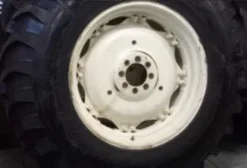 Par de Pneus Agrícolas Goodyear 18.4x34 Ressolados Novos - Completo com Câmara e Aro New Holland