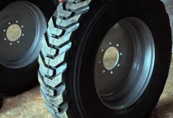 Pneu Agrícola Ressolado Aro 22.5 Montado Sem Câmara (Tubeless) - Usado em Bebedouro/SP