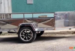 Carretinha em Inox com Suporte para Duas Motos e Baú