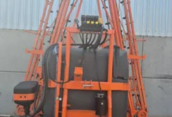 Pulverizador Agrícola Reformado 800L com Barra de 18 Metros e Comandos Elétricos