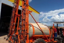 Pulverizador de Arrasto Jacto 2000L Reformado - Barra 20m Comando Elétrico