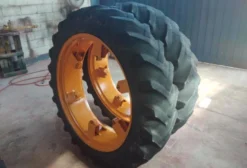 Pneu 12.4-38 Pirelli com Câmaras de Ar Novas Tortuga e Aro 6 Furos para Trator Valmet