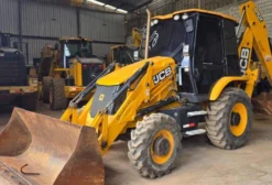 Retroescavadeira JCB 3CX 4x4 Ano 2023 com Cabine e Ar Condicionado – 4.446h