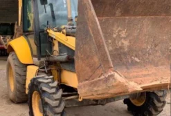 Retroescavadeira New Holland B90B 4x4 Ano 2015 Cabine Fechada 11.000h
