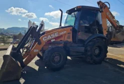 Retroescavadeira Case 580N 4x4 Ano 2020 - 8.200 Horas - Cabine Fechada com Ar Condicionado