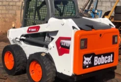 Mini Carregadeira Bobcat S510 2021 – 2.700h – Cabine Fechada com Ar Condicionado