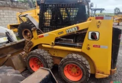 Mini Carregadeira Caterpillar 226B3 Ano 2021 com 2.417 Horas