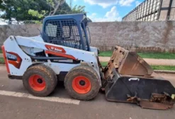 Mini Carregadeira Bobcat S510 2021 – Usada com Vassoura Original