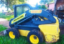 Mini Carregadeira New Holland 223 Ano 2013 Usada em Cascavel PR