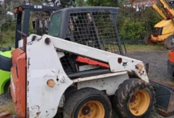 Mini Carregadeira Bobcat S130 2012 Usada em Balsa Nova/PR