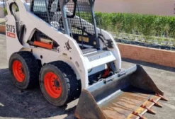 Mini Carregadeira Bobcat S175 Ano 2011 com 3.800 Horas