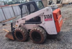 Mini Carregadeira Bobcat S150 Ano 2012 – 6.500 Horas – Ótimo Estado