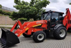 Retroescavadeira Manitou MBL X 900 4x4 – Cabine Fechada com Ar Condicionado | Goiânia-GO