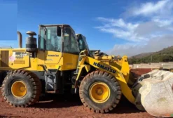 Pá Carregadeira Komatsu WA320 Ano 2021 – 14.500 kg 170 HP
