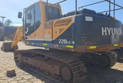 Escavadeira Hyundai Robex 220LC-9 Ano 2018 com 18.950h em Belo Horizonte/MG