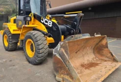 Pá Carregadeira JCB 422ZX 2024 – Semi Nova, 886h, Único Dono