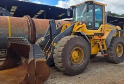 Pá Carregadeira Volvo L110F 2021 - 17.800h - Nota Fiscal de Origem