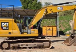 Escavadeira Caterpillar 320GC Ano 2021 – 15.488 h – R$ 300.000