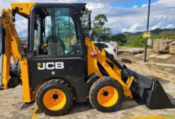 Mini Retroescavadeira JCB 1CX Ano 2016 - 4.000h Trabalhadas com NF de Origem